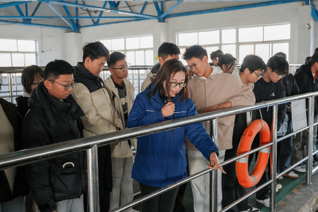 人工智能学院组织青马学员赴高家台水厂参观学习