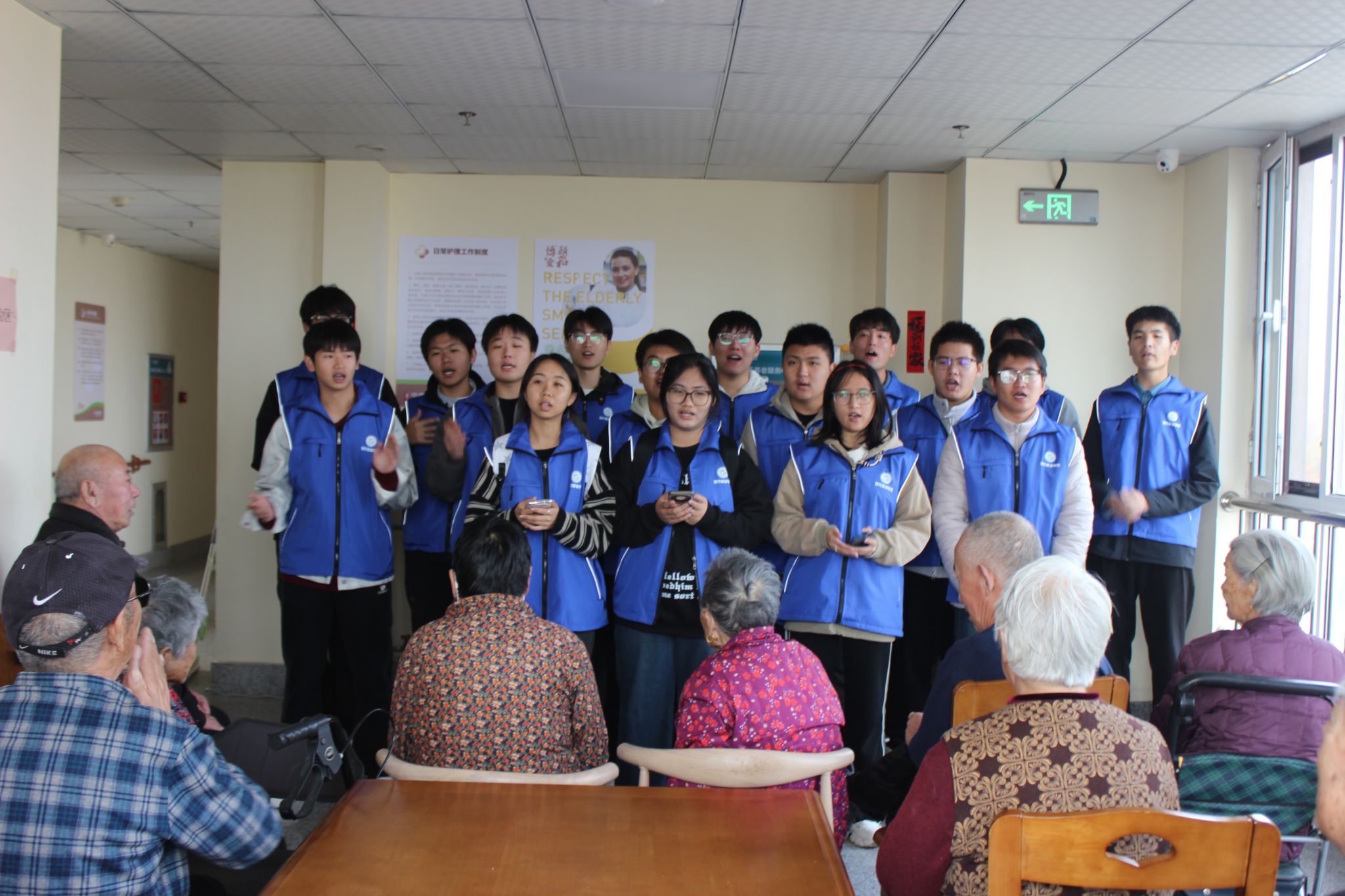 现代航海学院开展敬老志愿服务活动