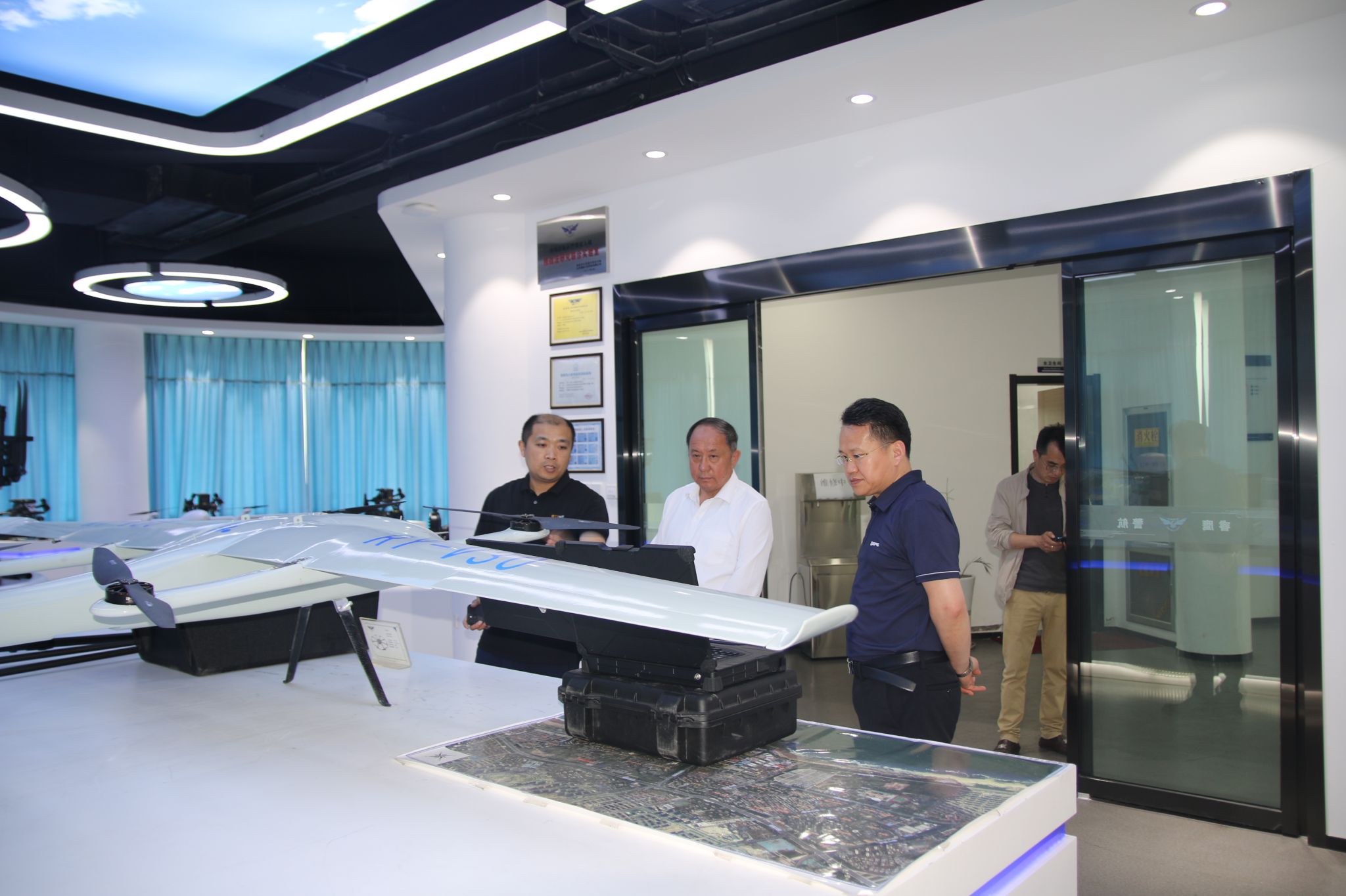 学院赴瑞源集团开展访企拓岗和低空经济调研活动